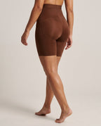 Sculpt Short in motion - walking away