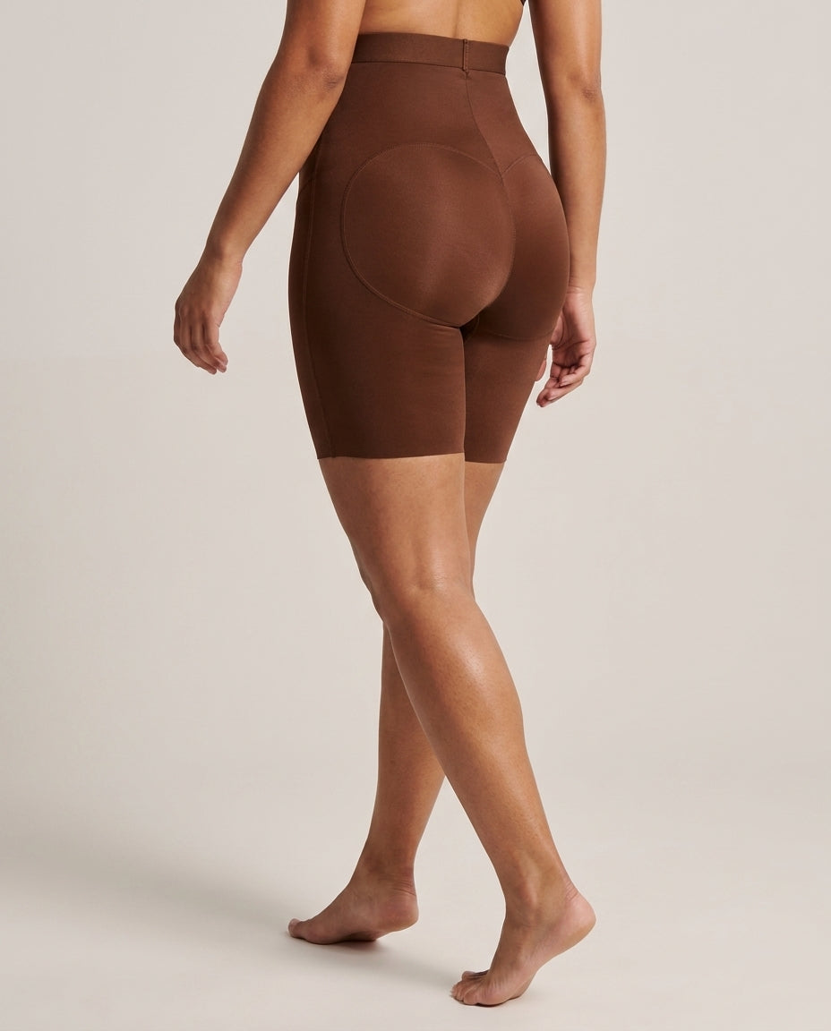Sculpt Short in motion - walking away