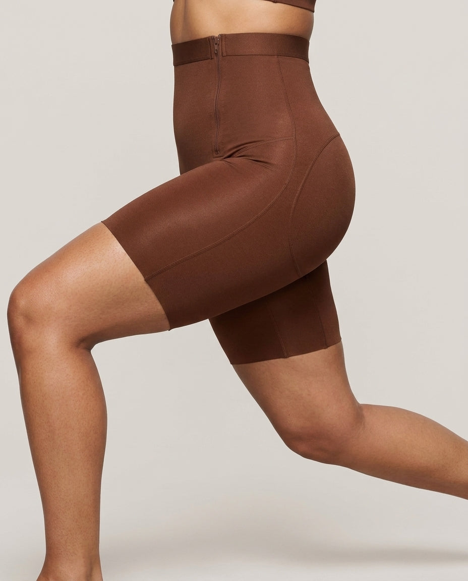 Sculpt Short in motion - lunge